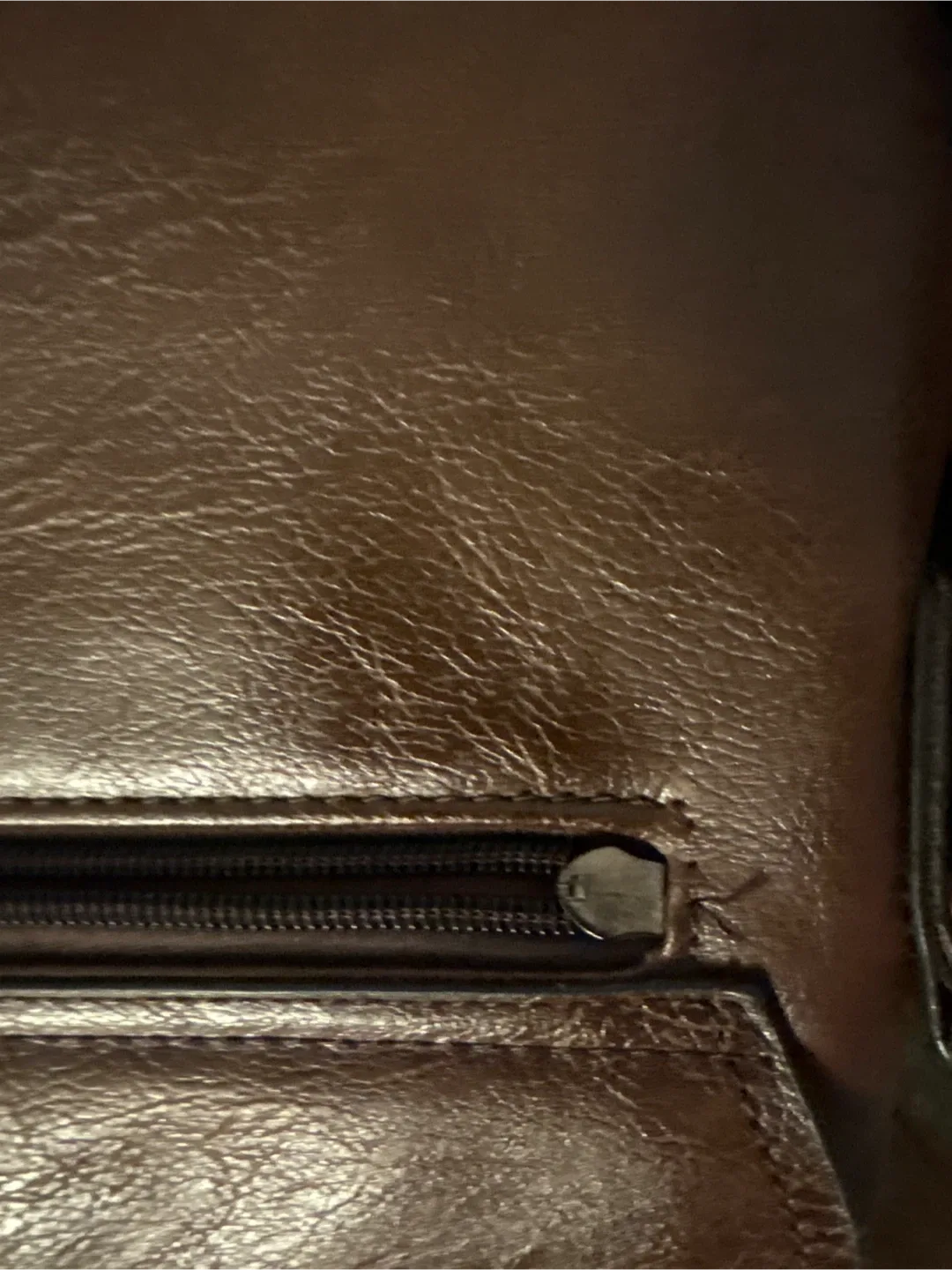 Jeep Buluo Brown Leather Messenger Bag image indicator(4)