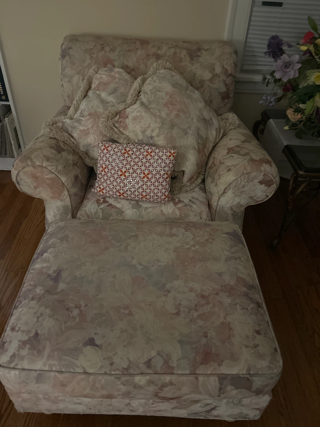 Floral Armchair with Ottoman