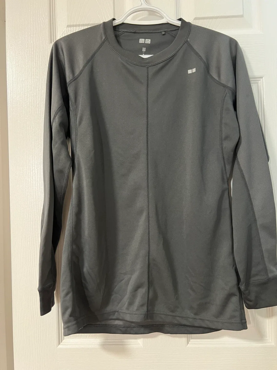 Uniqlo Dry-Ex Long Sleeve Shirt - Size M image indicator(3)