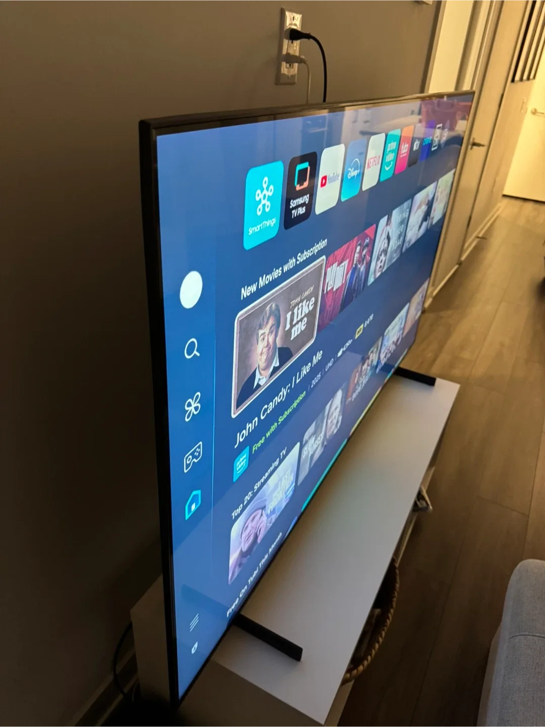 65” Samsung Smart TV CU8000 image indicator(2)