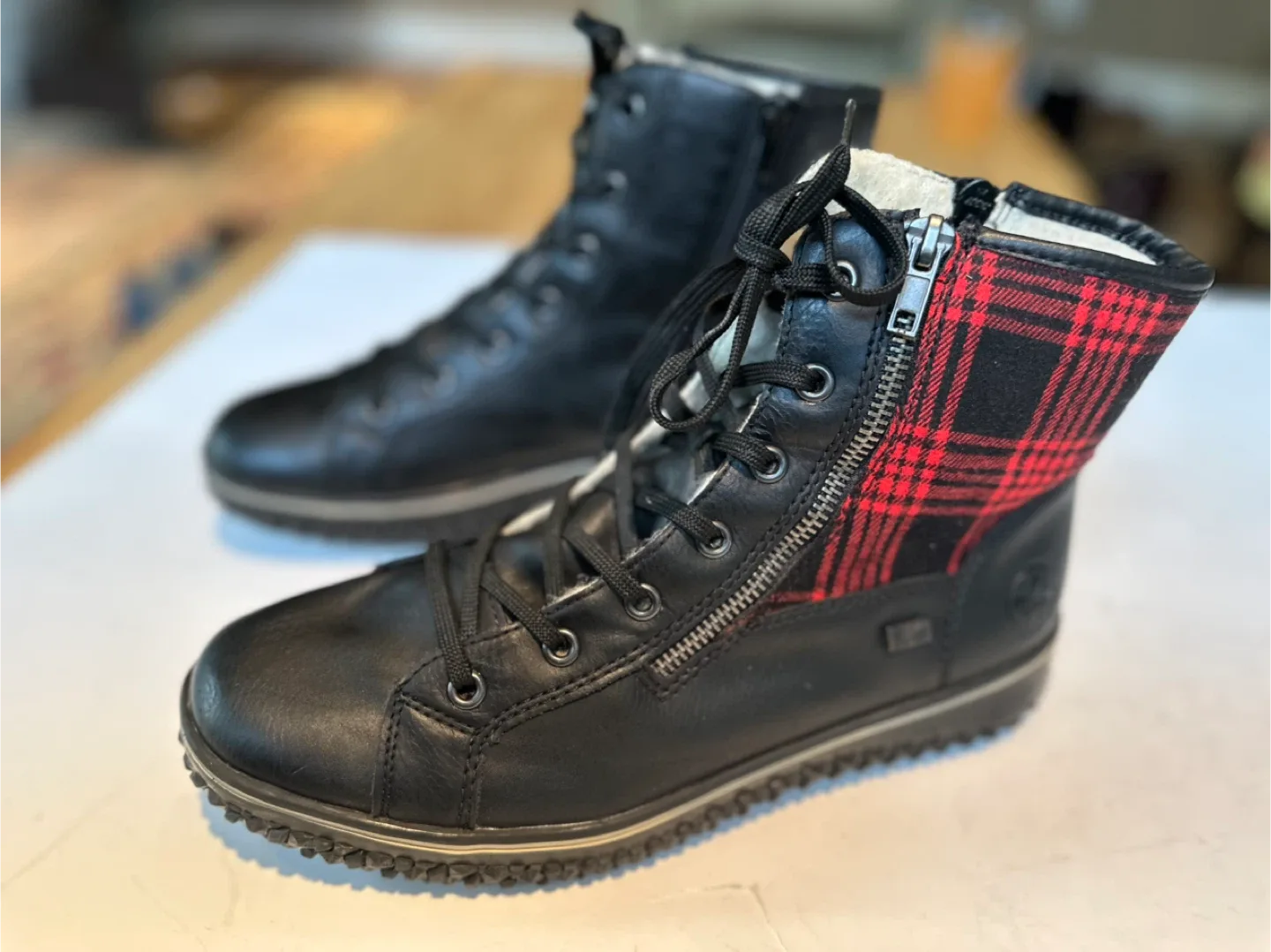 Rieker Black & Red leather Ankle Boots - Size EUR 40/ US 9-9.5 image indicator(4)