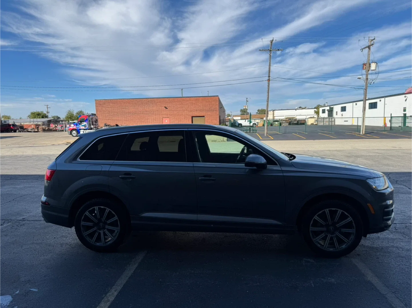 2017 Audi Q7 · 3.0T Quattro Premium Sport Utility 4D image indicator(2)