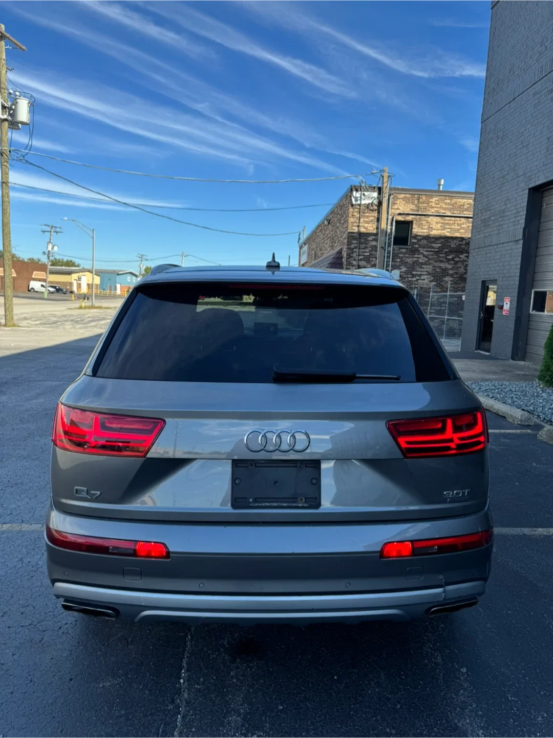 2017 Audi Q7 · 3.0T Quattro Premium Sport Utility 4D image indicator(3)