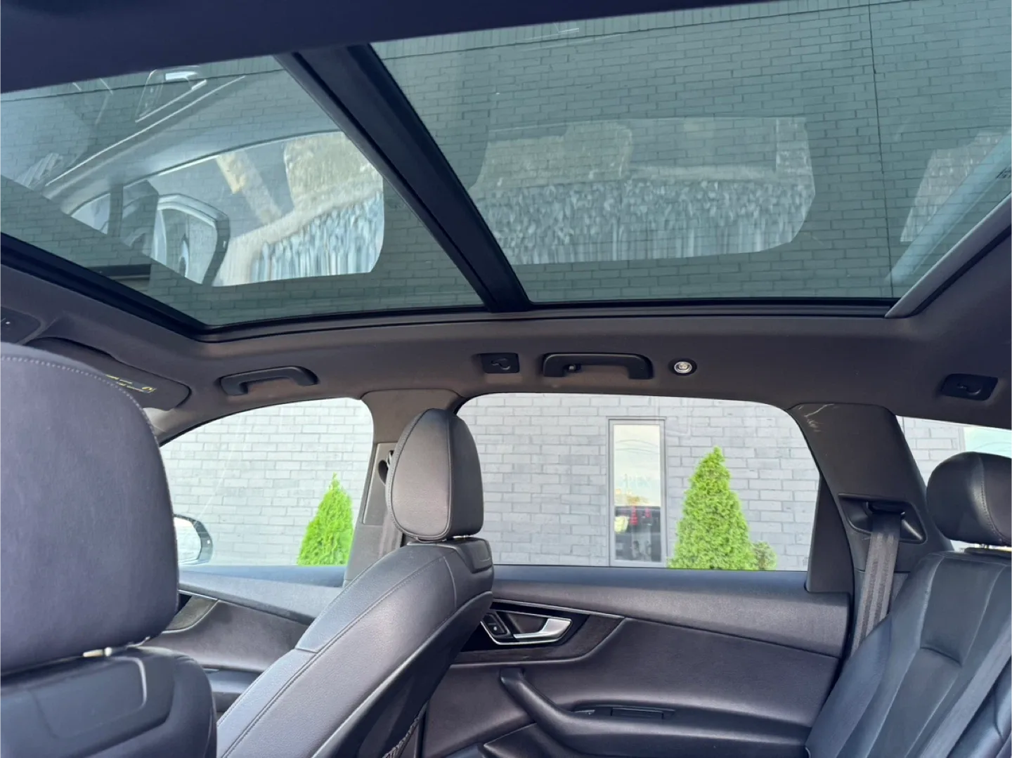 2017 Audi Q7 · 3.0T Quattro Premium Sport Utility 4D image indicator(8)