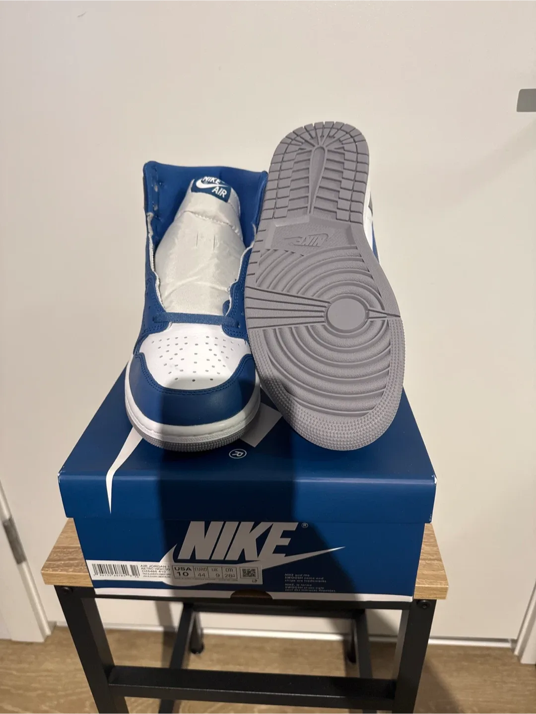 Nike Air Jordan 1 High OG Hyper Royal Size 10 image indicator(3)