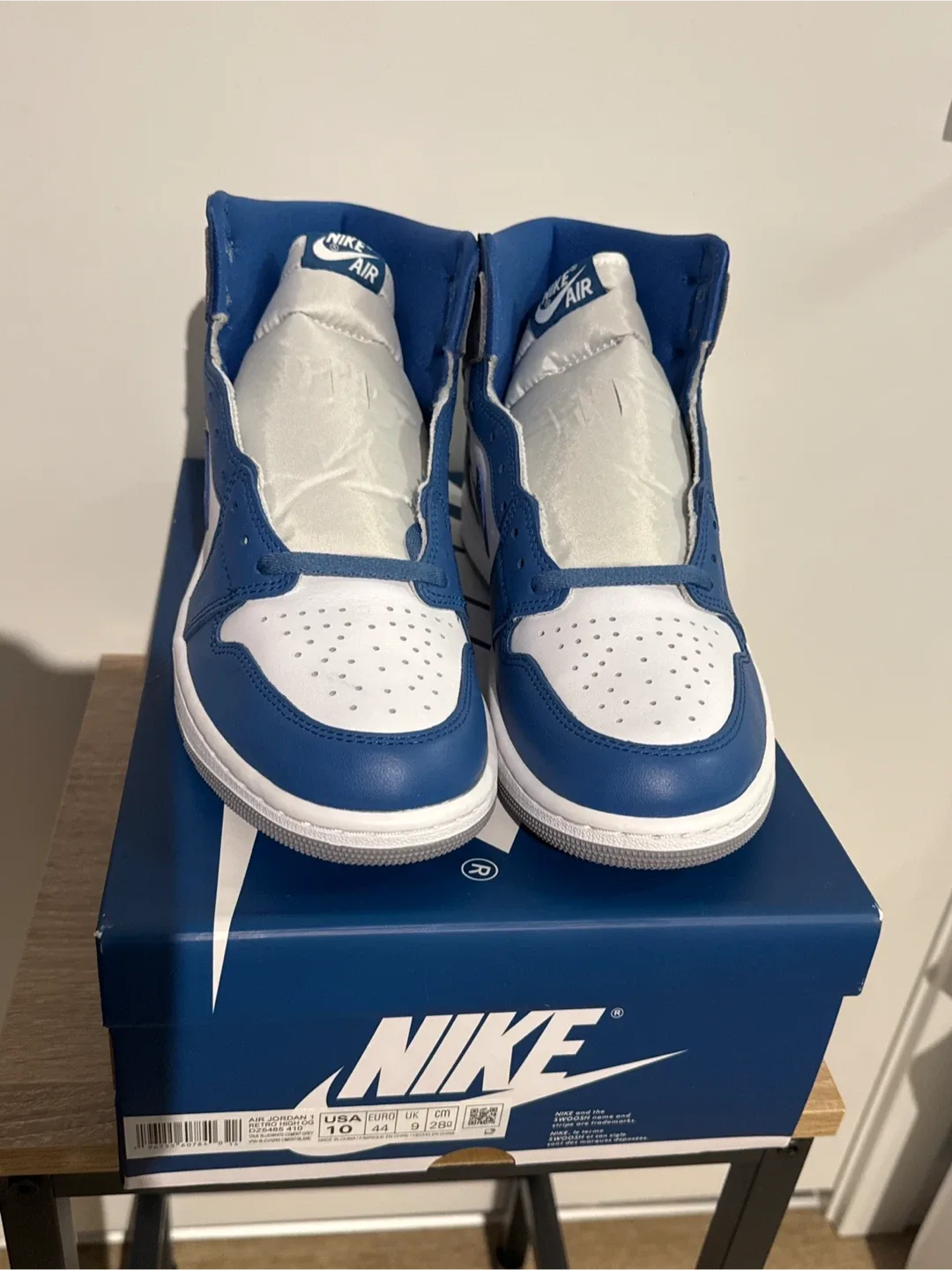 Nike Air Jordan 1 High OG Hyper Royal Size 10 image indicator(2)