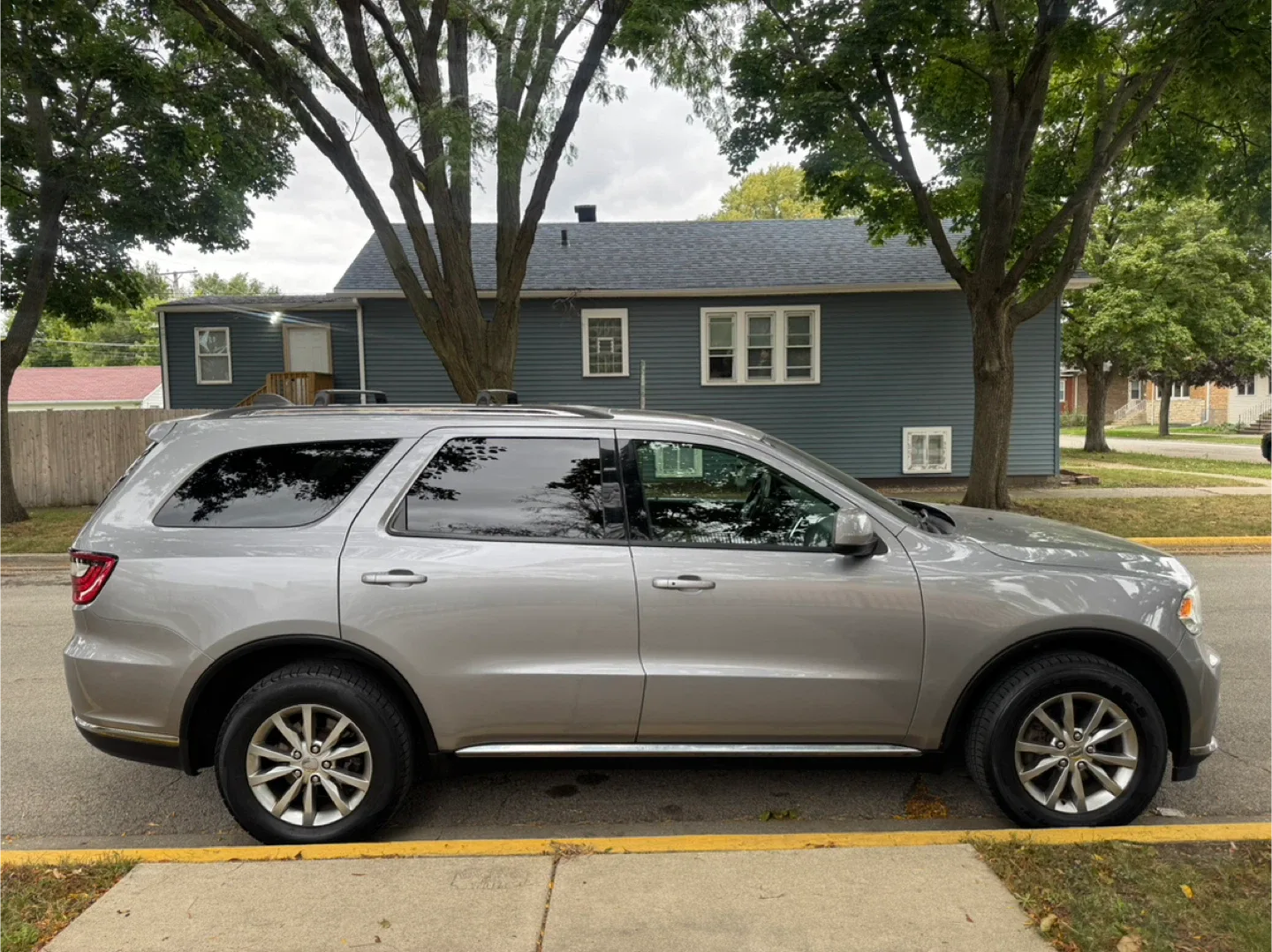 2016 Dodge Durango · SXT Sport Utility 4D image indicator(2)