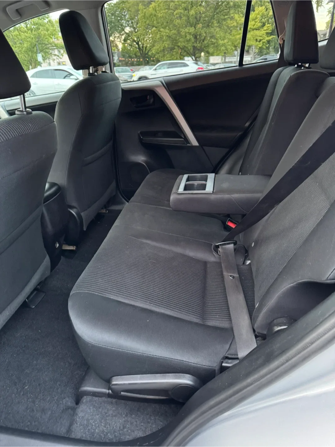 2016 Toyota RAV4 · LE Sport Utility 4D image indicator(6)