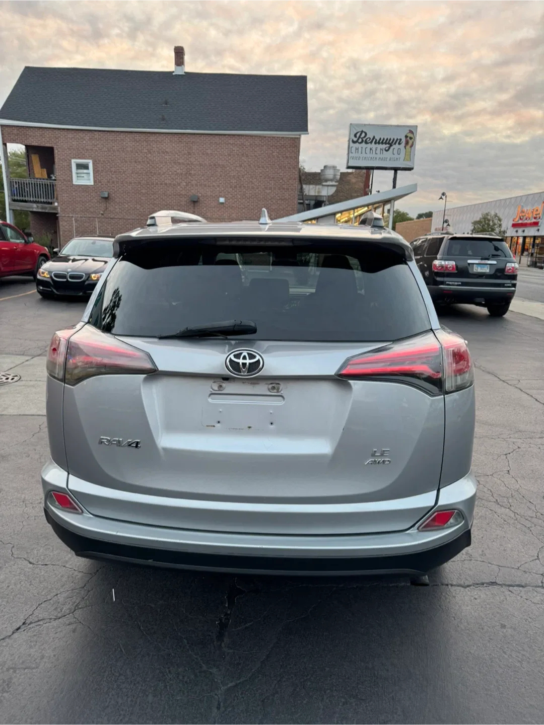 2016 Toyota RAV4 · LE Sport Utility 4D image indicator(3)