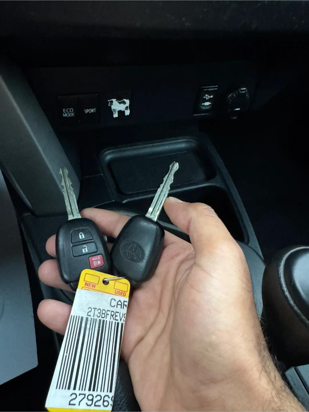 2016 Toyota RAV4 · LE Sport Utility 4D image indicator(8)