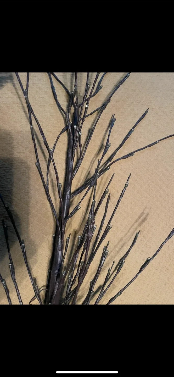 Lighted Holiday Tree - Indoor/Outdoor image indicator(4)