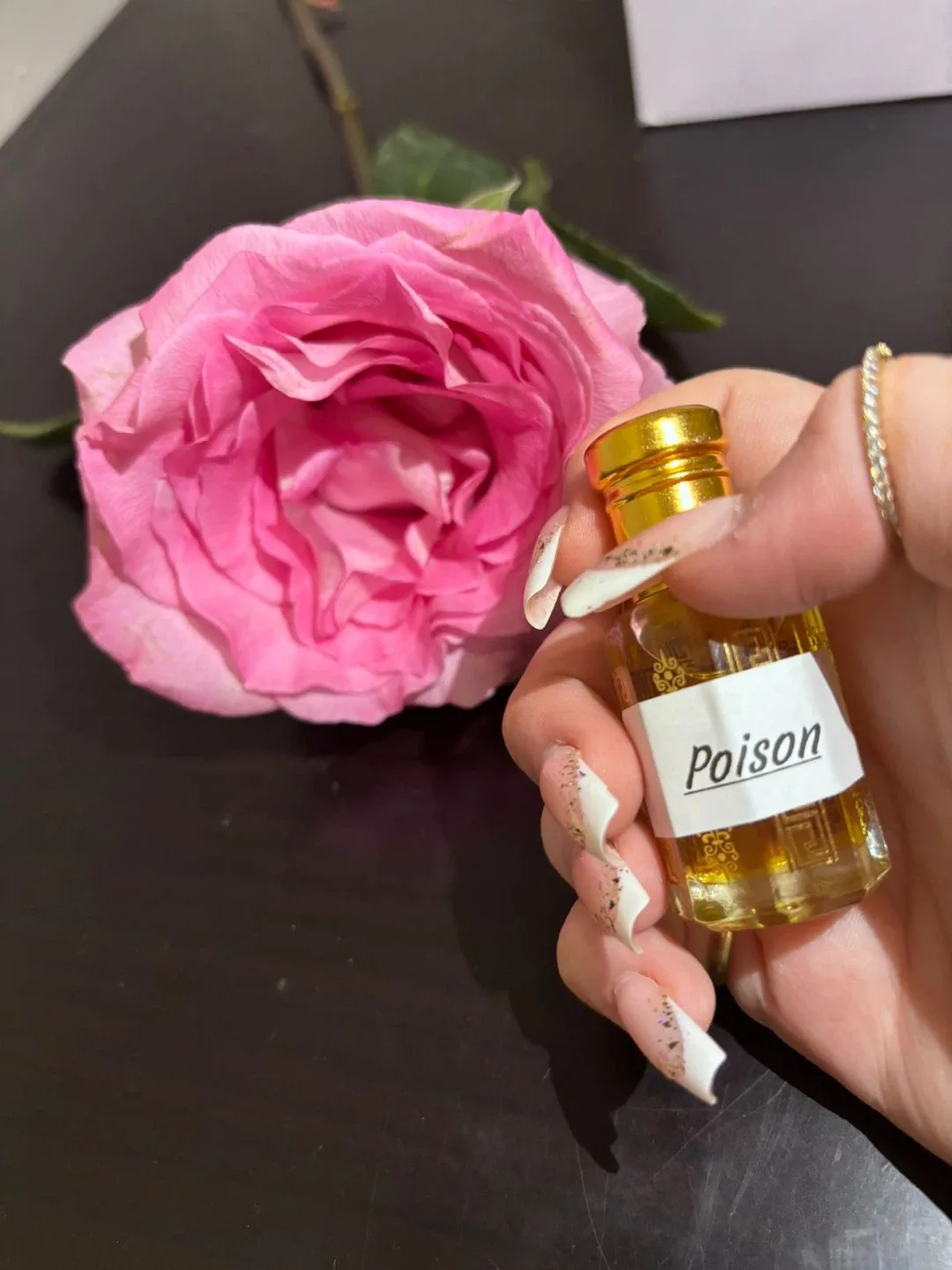 Variety of Perfume and cologne aroma oils image indicator(2)