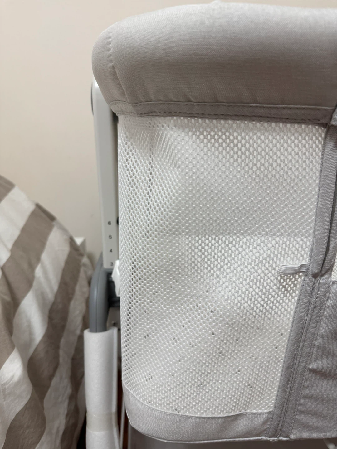 Halo BassiNest Swivel Sleeper - Excellent Condition! - photo 2