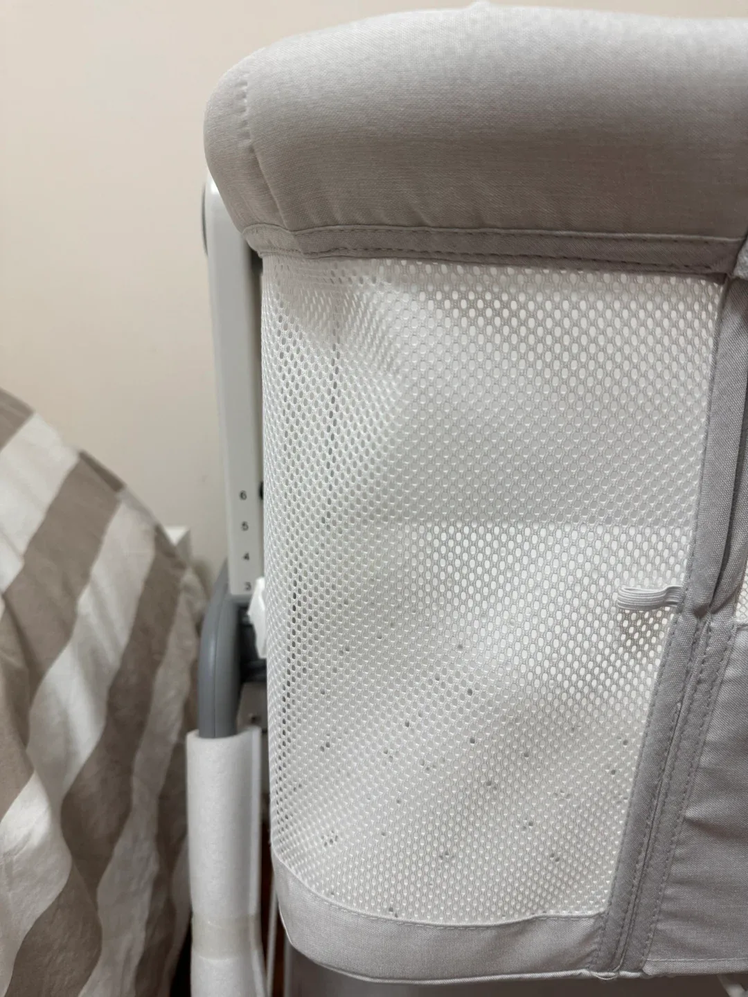 Halo BassiNest Swivel Sleeper - Excellent Condition! image indicator(2)