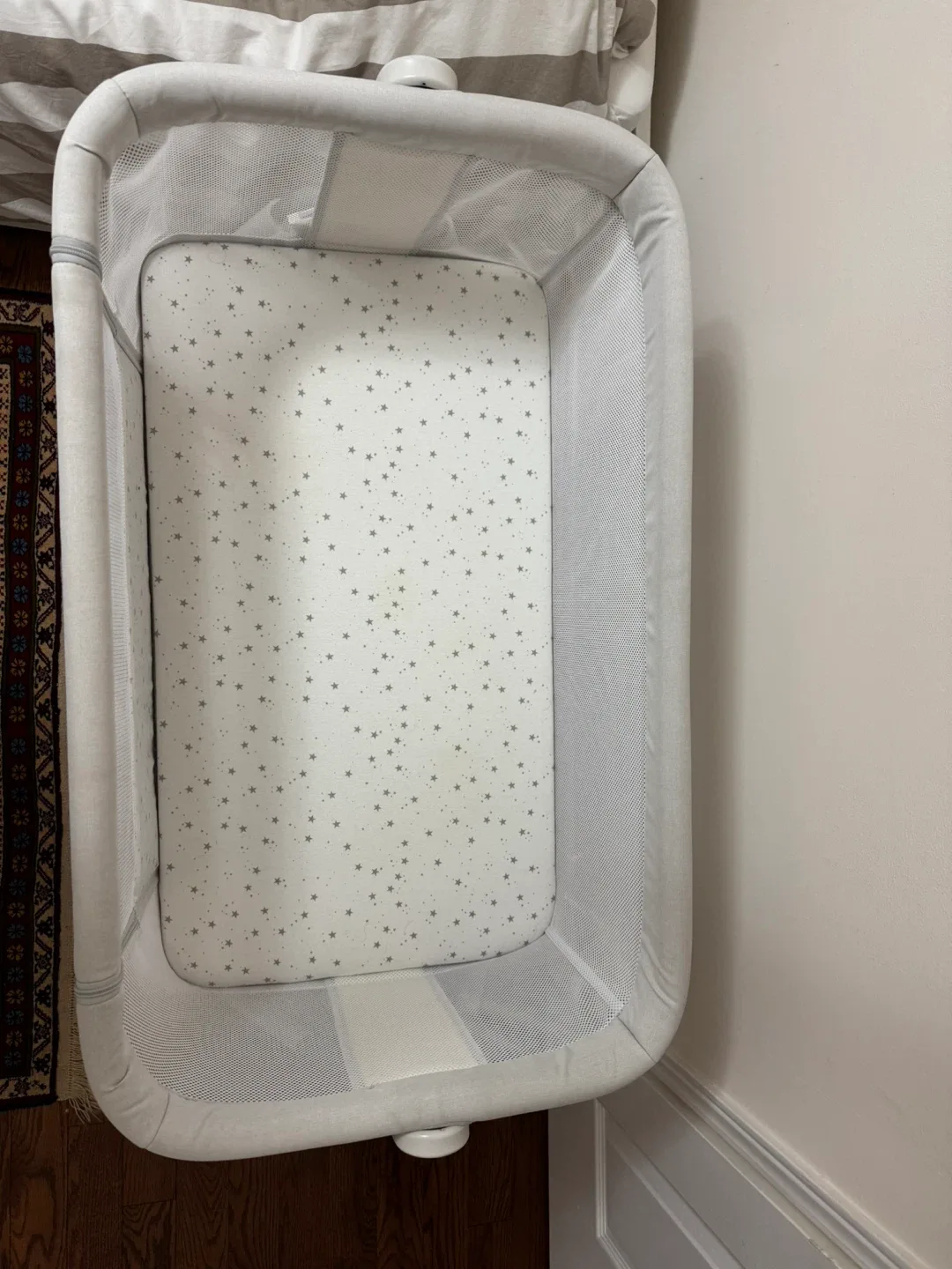 Halo BassiNest Swivel Sleeper - Excellent Condition! image indicator(3)