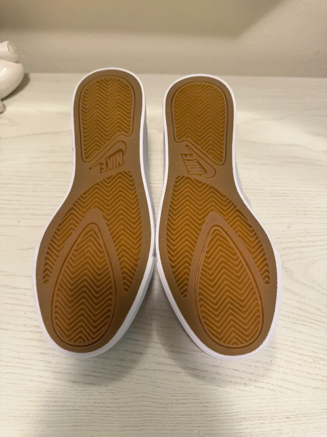 Nike Court Legacy Slip-On White Shoes image indicator(2)