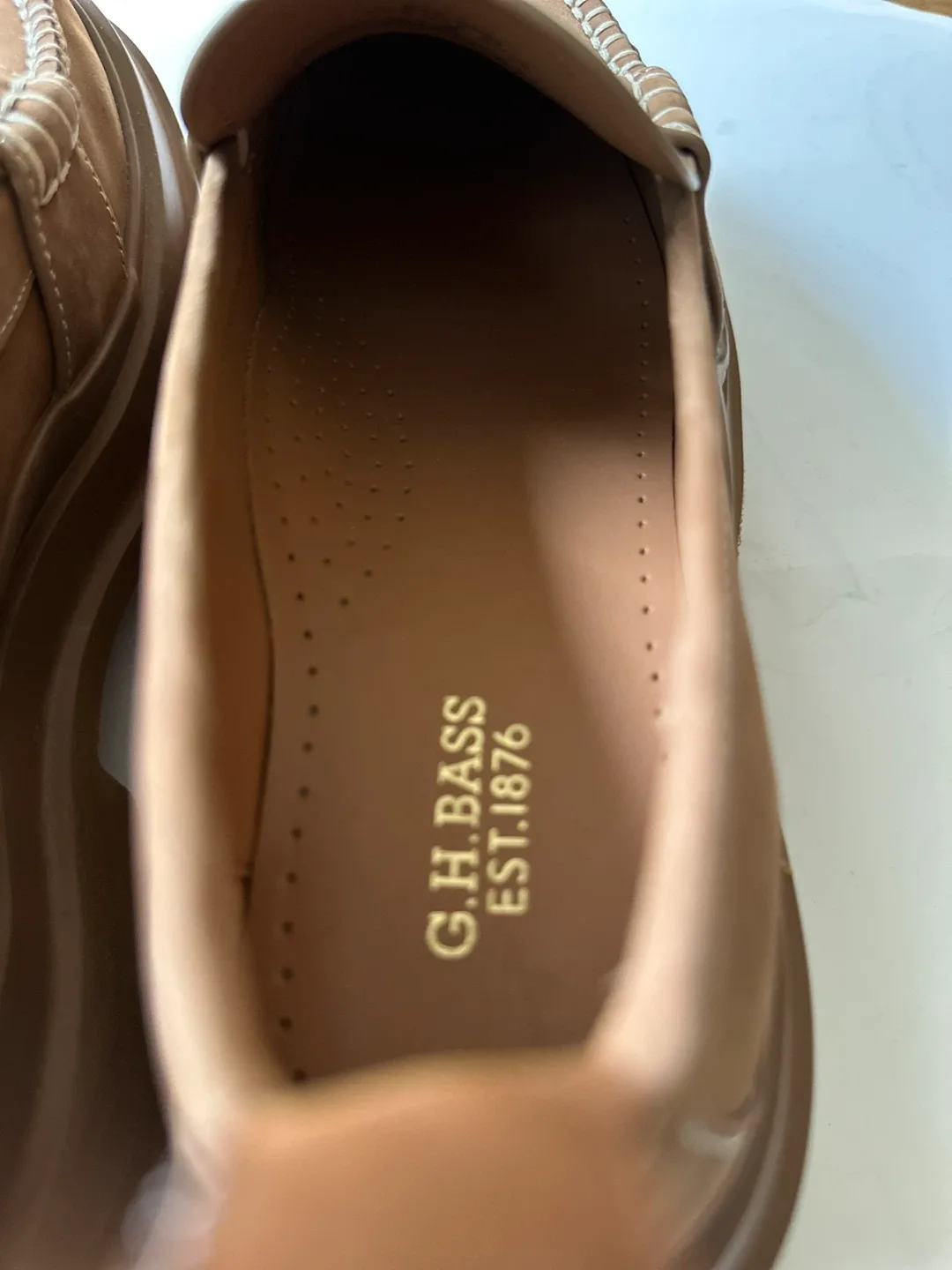 NEW!  G.H. Bass  Leather Lug Loafers Size EUR 39/ US 8-8.5 image indicator(9)