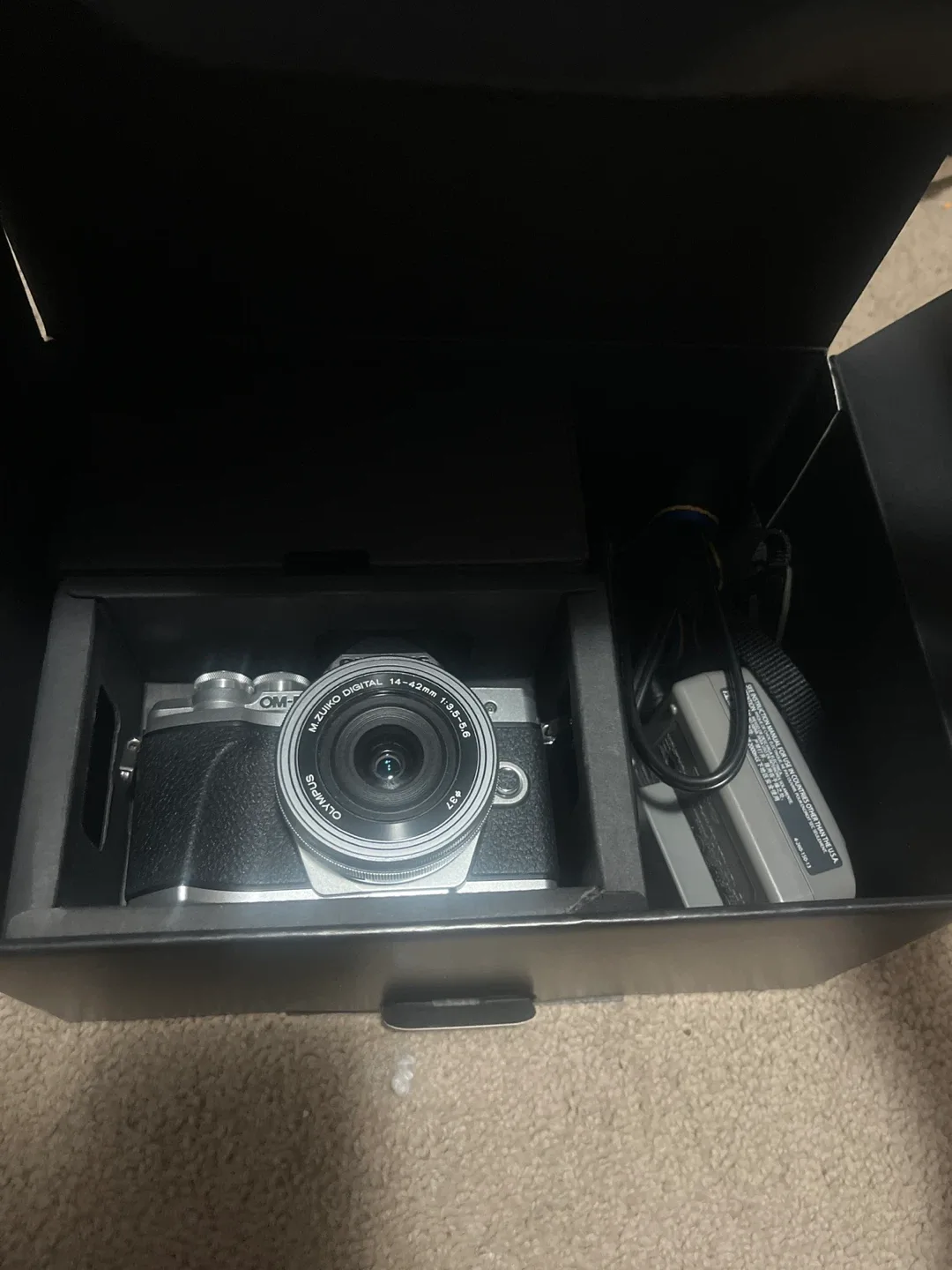 Olympus OM-D E-M10 Mark III Silver Camera Kit image indicator(4)