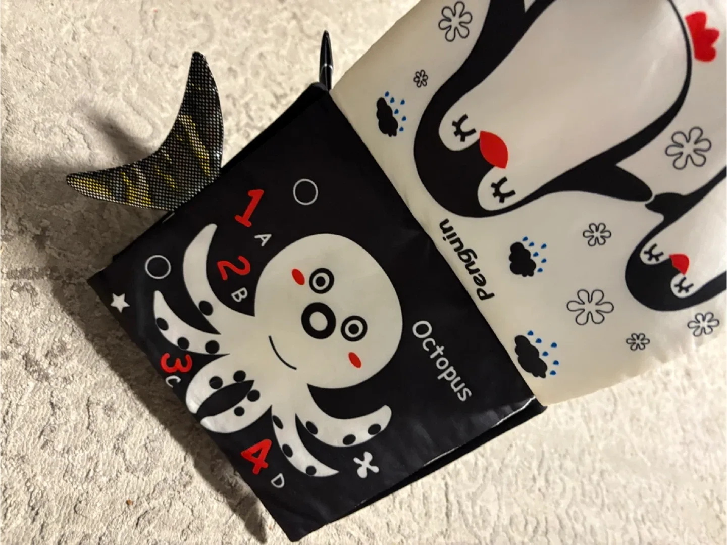 Black & White Soft Baby Book image indicator(2)