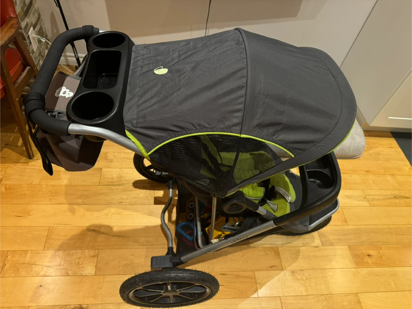 Evenflo Victory Jogging Stroller - Grey & Green - photo 3