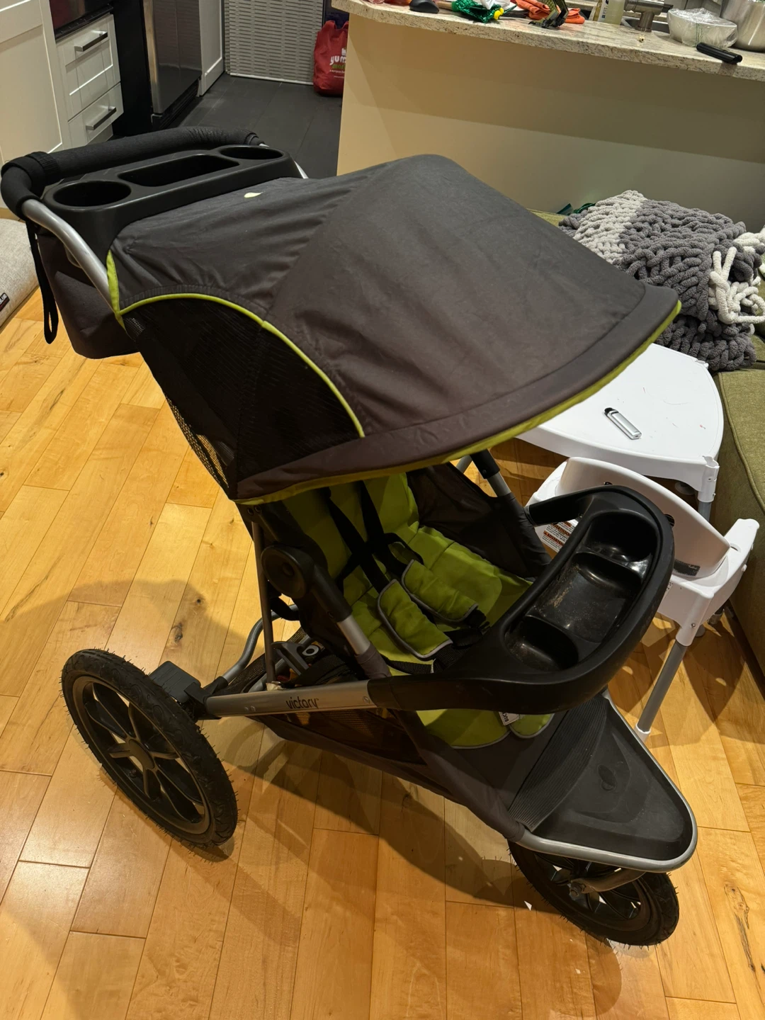 Evenflo Victory Jogging Stroller - Grey & Green - photo 2