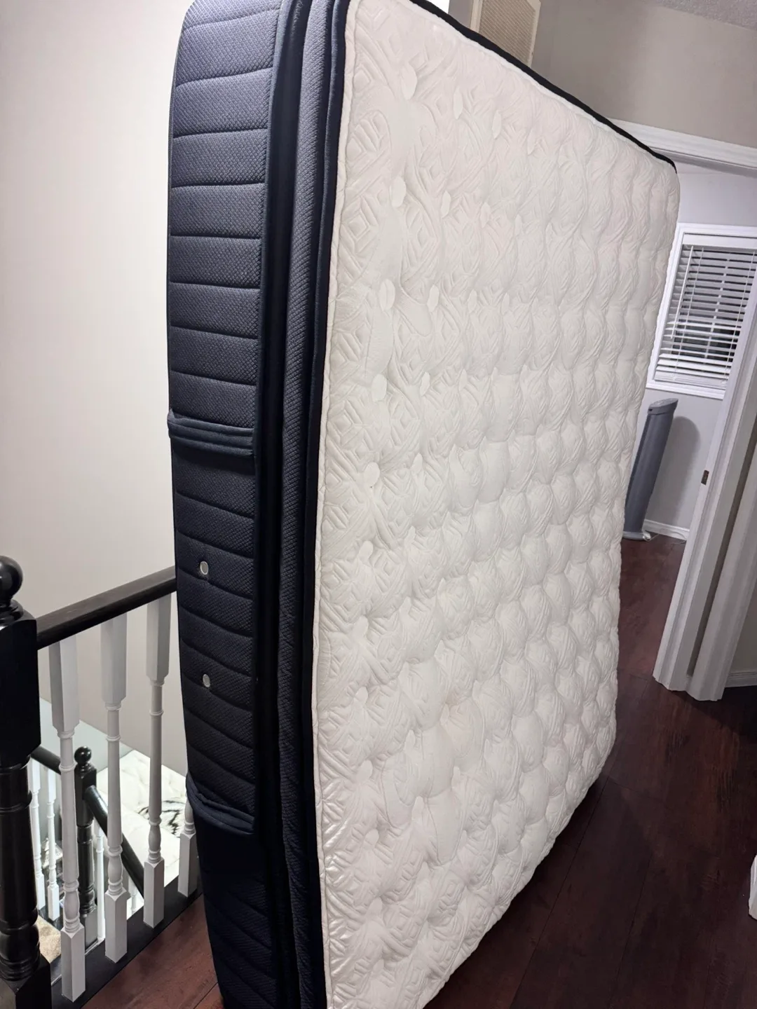 Queen Size Mattress image indicator(3)