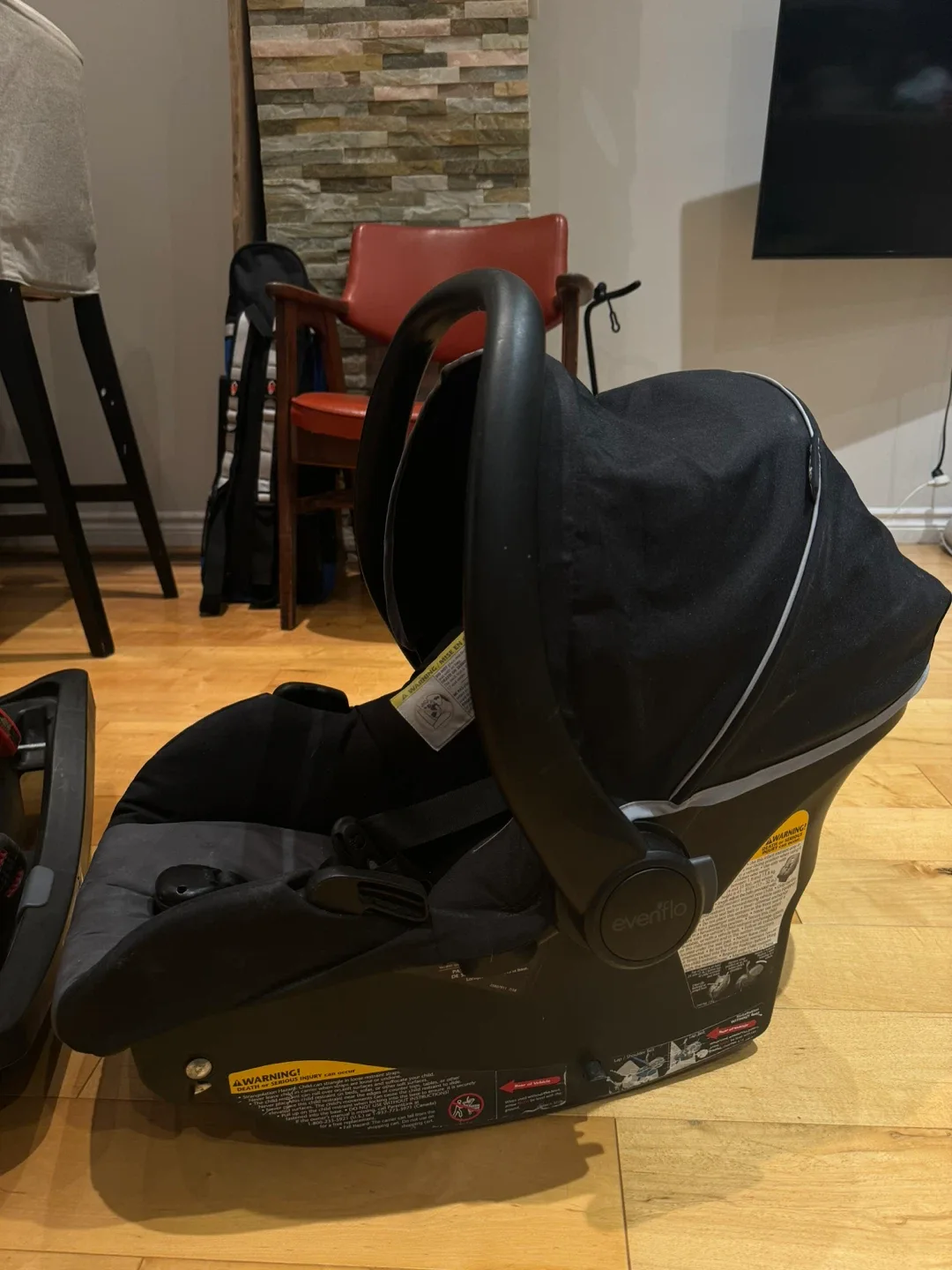 Evenflo Infant Car Seat with Base & Stroller Combo image indicator(2)