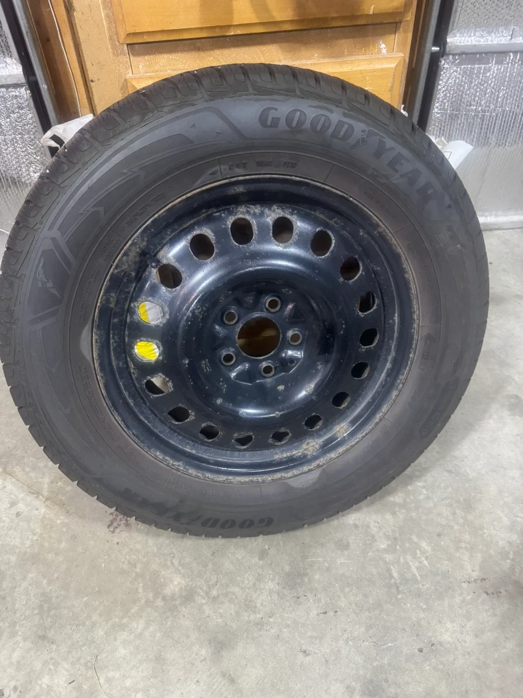 Goodyear Ultra Grip Performance+ 235/65R17 Tire image indicator(5)