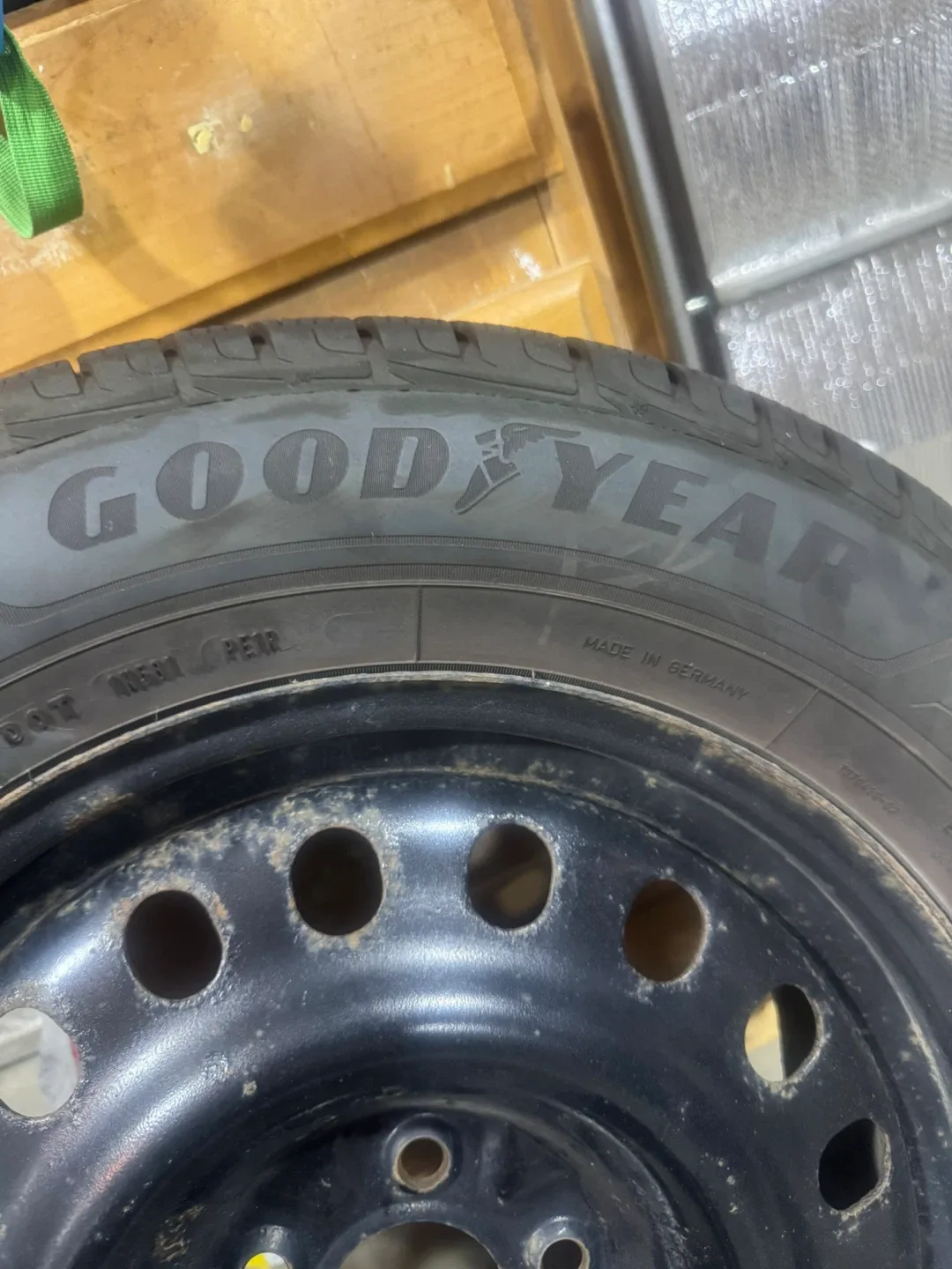 Goodyear Ultra Grip Performance+ 235/65R17 Tire image indicator(3)