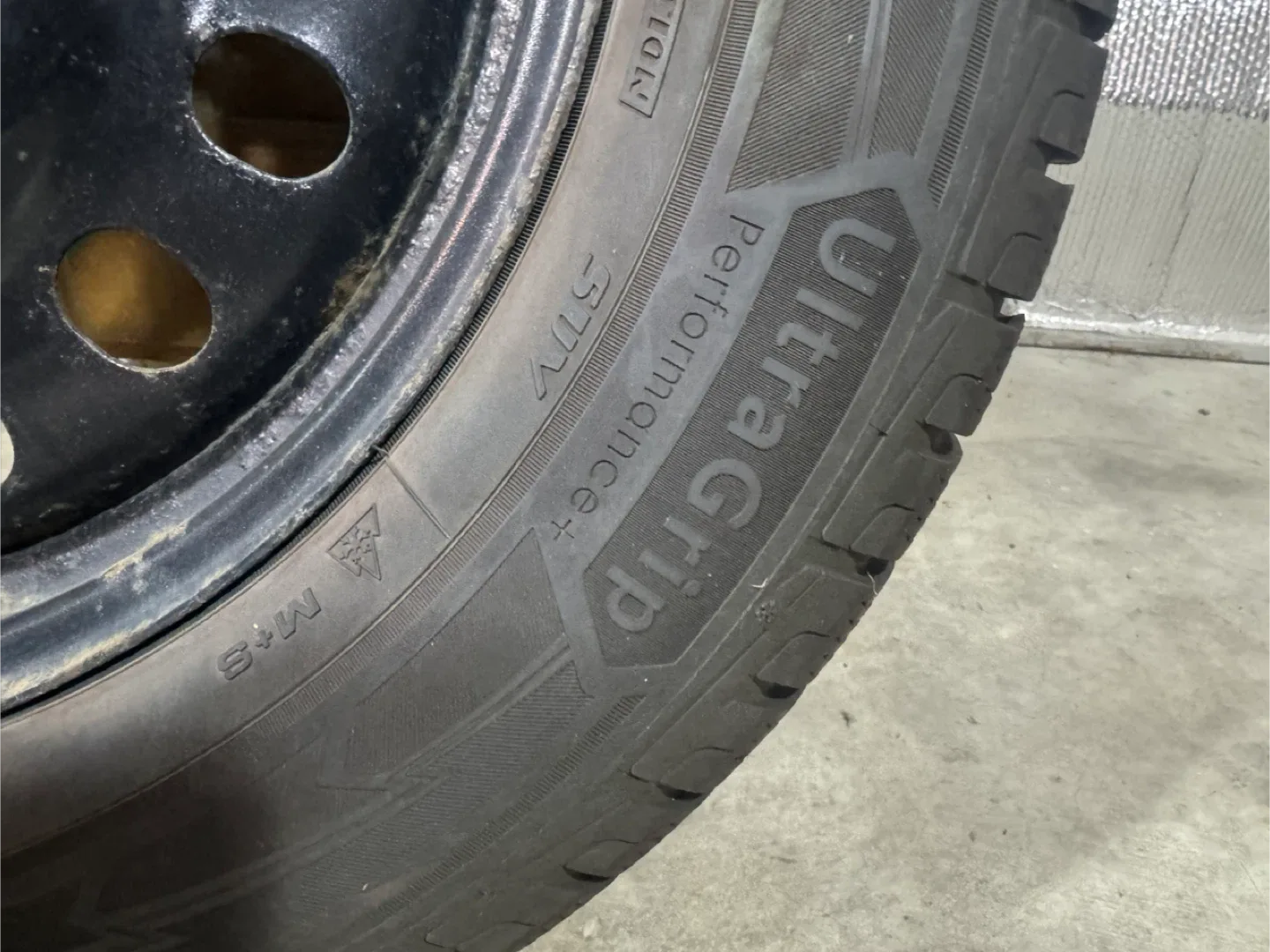 Goodyear Ultra Grip Performance+ 235/65R17 Tire image indicator(2)