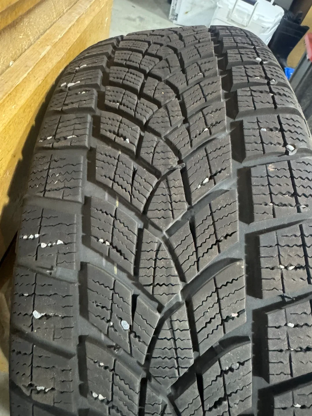 Goodyear Ultra Grip Performance+ 235/65R17 Tire image indicator(4)