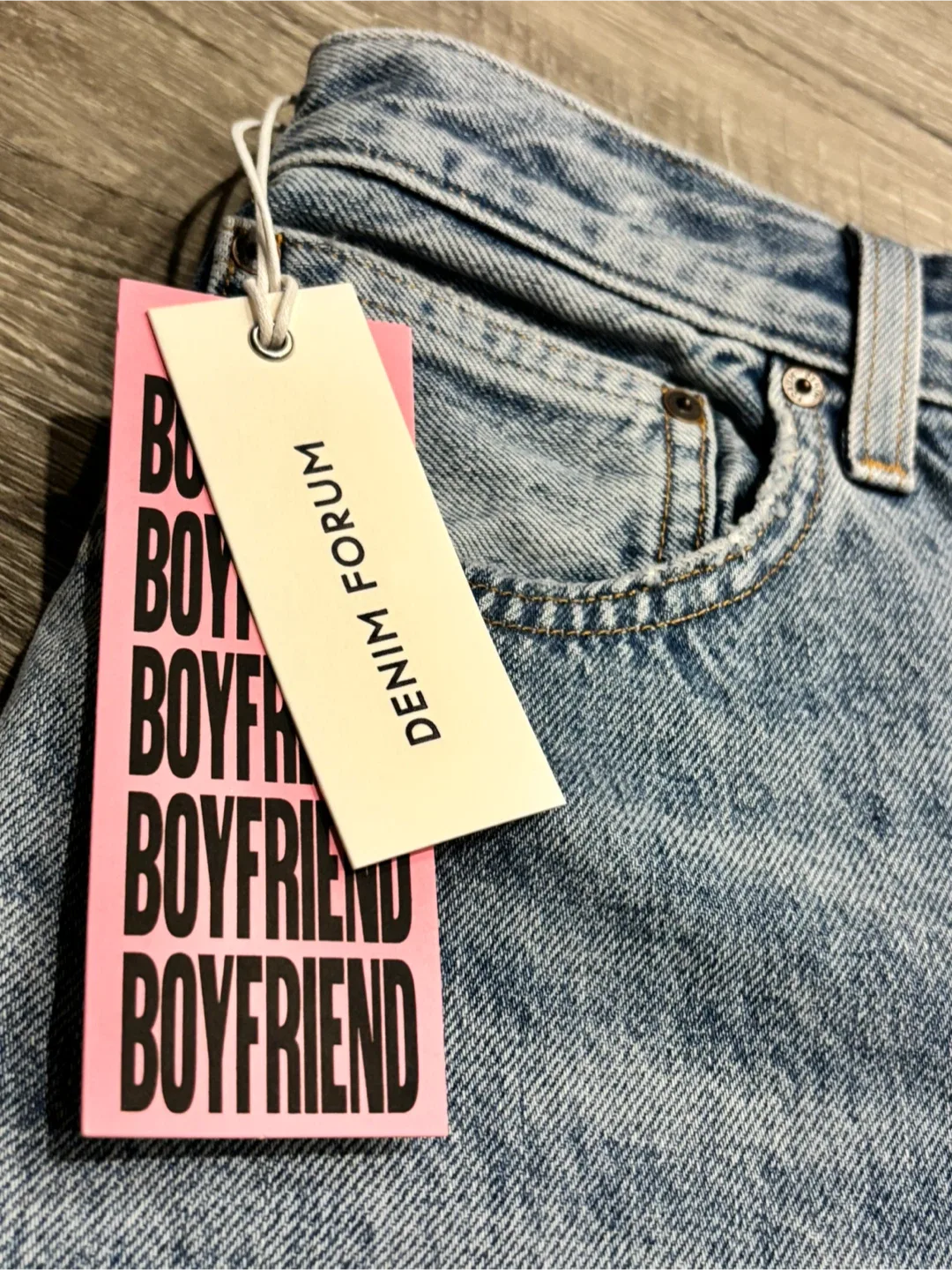 NEW with tags: t Denim Forum Boyfriend High Rise Jeans - sz 28 image indicator(2)