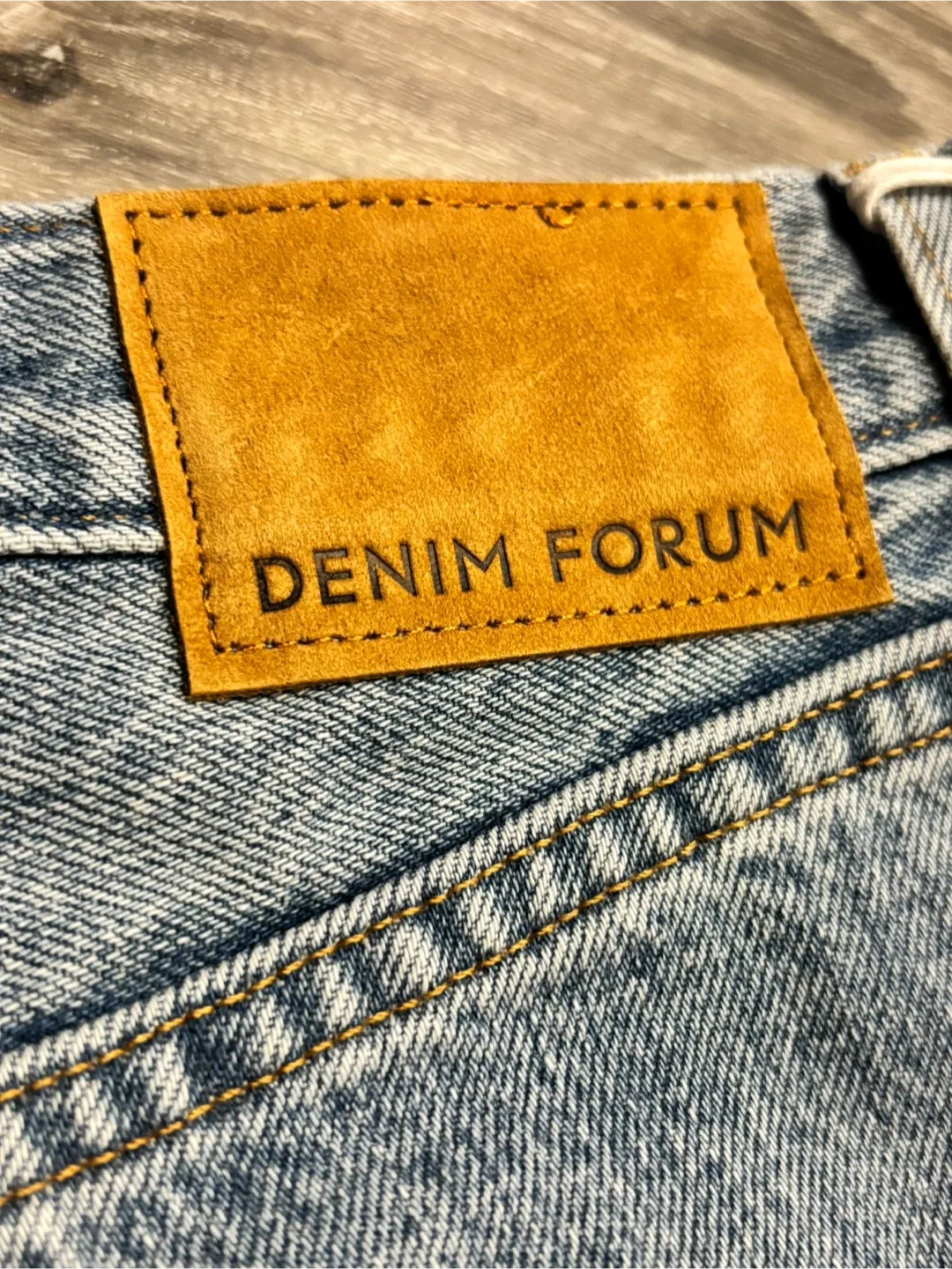 NEW with tags: t Denim Forum Boyfriend High Rise Jeans - sz 28 image indicator(7)
