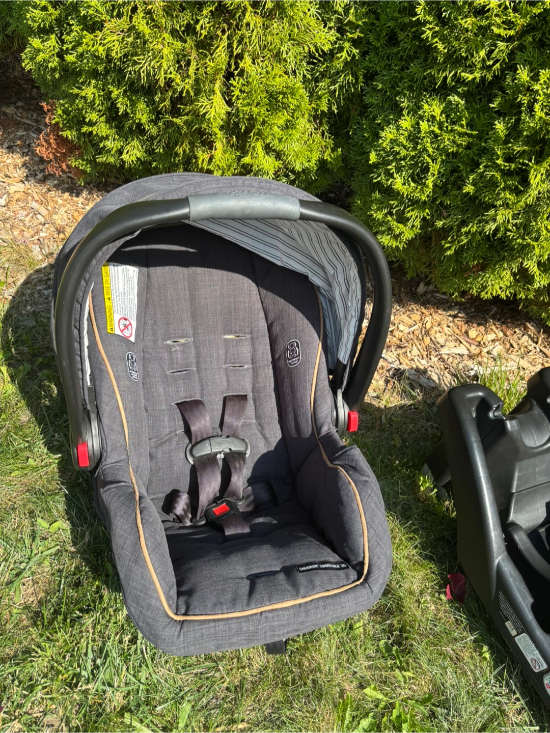 Graco Infant Car Seat with Base - photo 3
