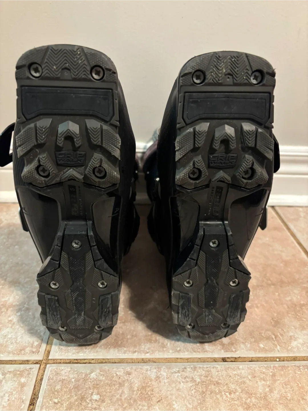 Salomon Ski Boots - Size 22/22.5 image indicator(3)