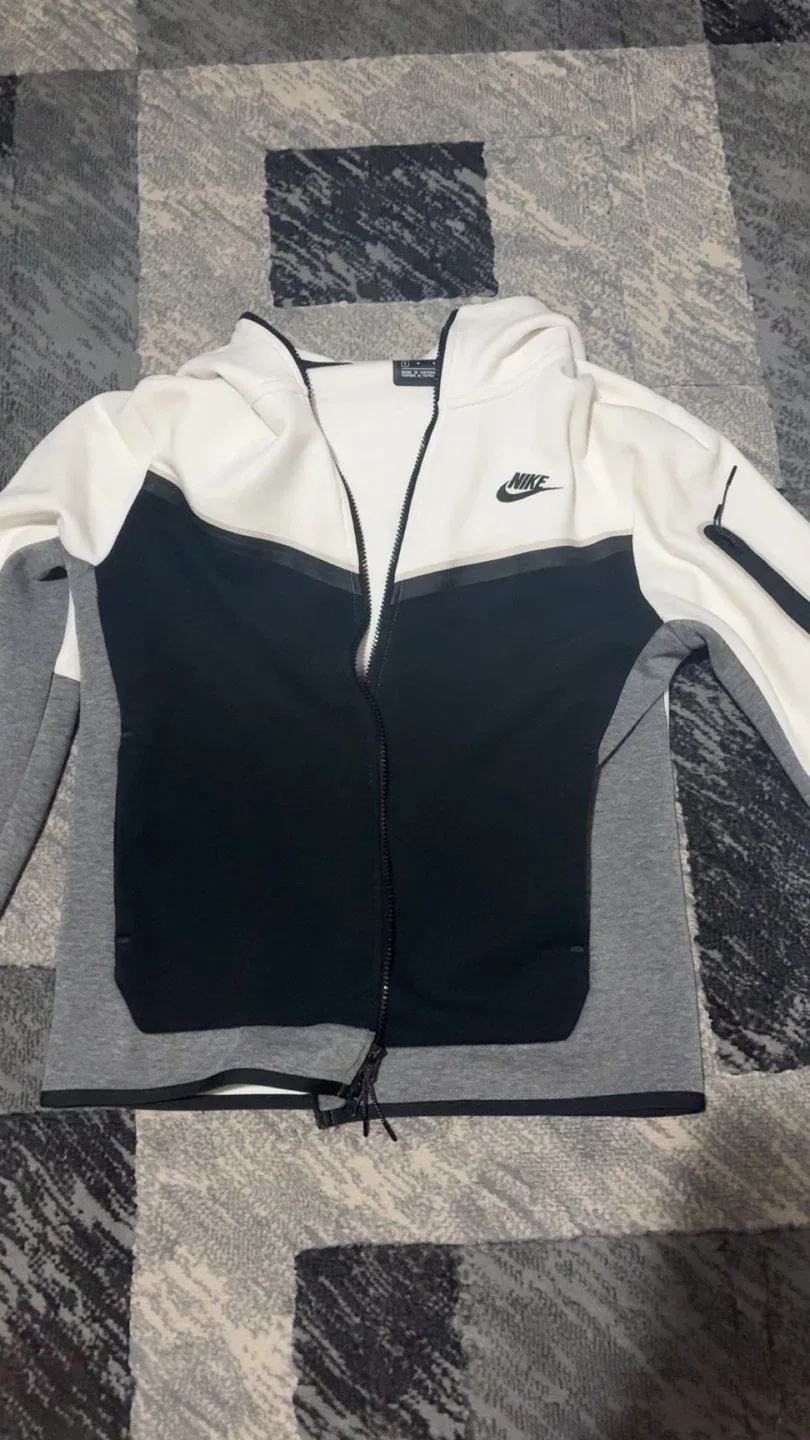 Nike Tech Fleece Full-Zip Hoodie - Black/White/Grey image indicator(2)