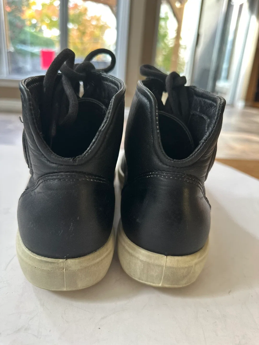 ECCO women’s Leather High-Top Sneakers, Size EUR 41/ US 10-10.5 image indicator(6)