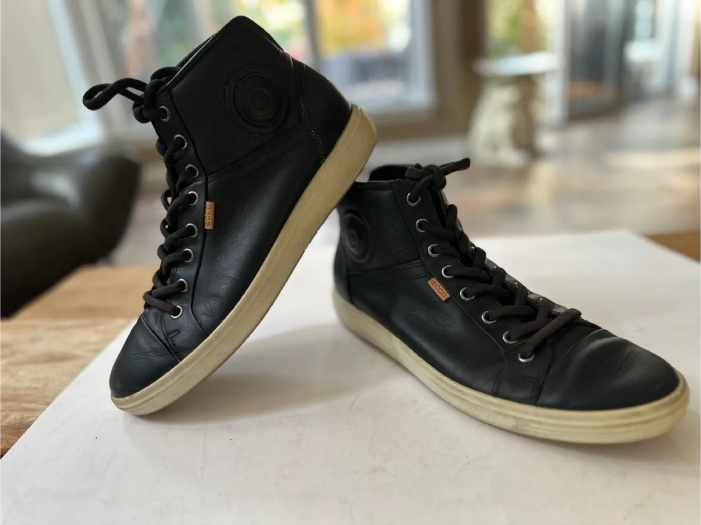 ECCO women’s Leather High-Top Sneakers, Size EUR 41/ US 10-10.5 image indicator(2)