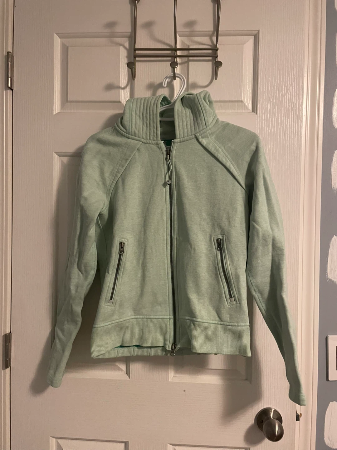 Lululemon Scuba Hoodie - Size 6 - Light Green
