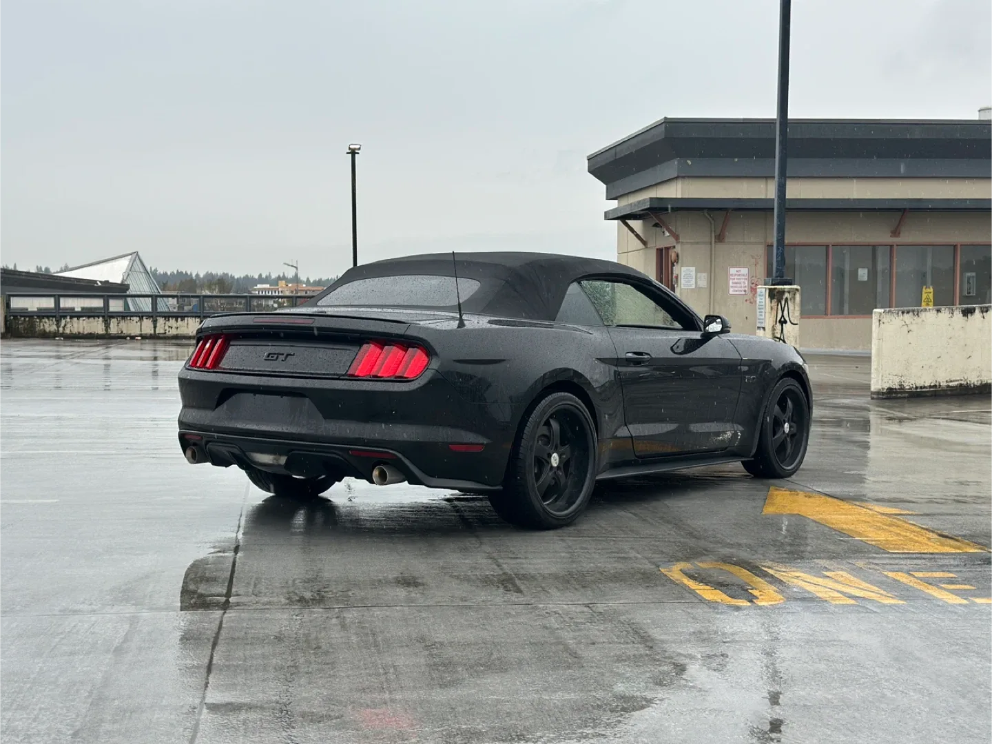 Black Ford Mustang GT Convertible image indicator(2)