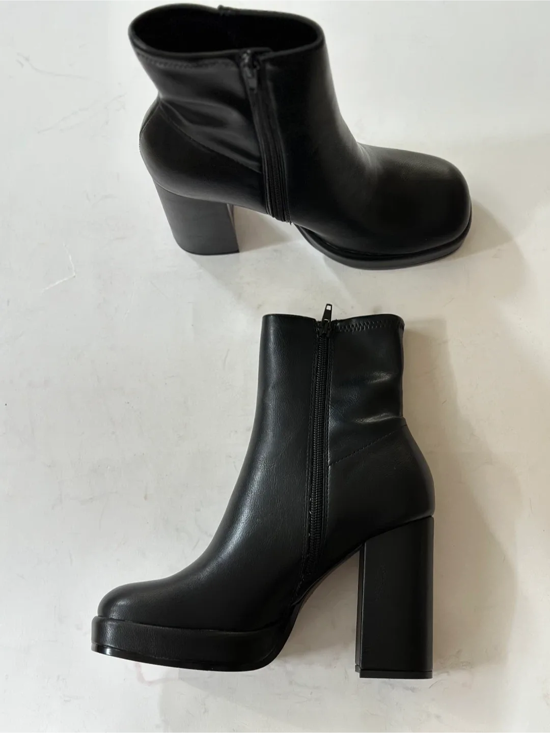 BNIB Vegan Black Platform Ankle Boots - Size 9 image indicator(5)