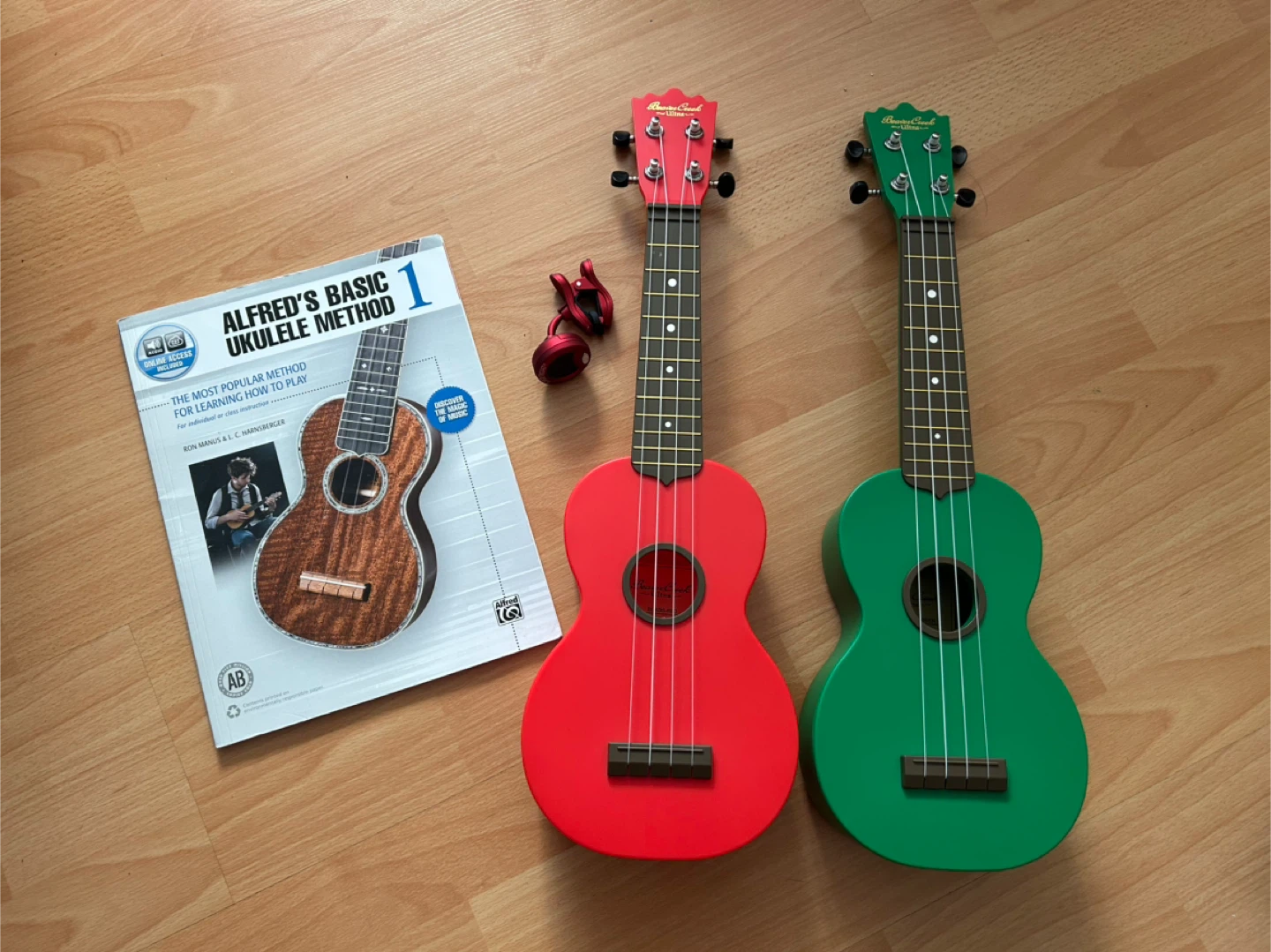 Breeze Creek Ukulele Set with Alfred's Method Book