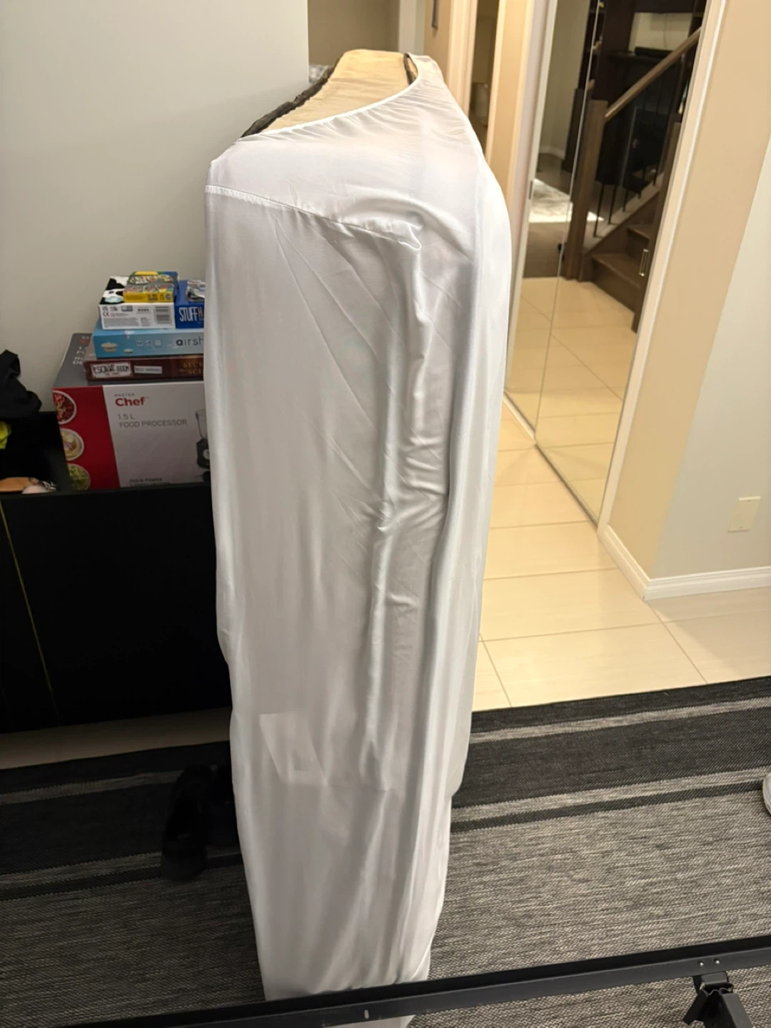 Queen size bed - photo 3