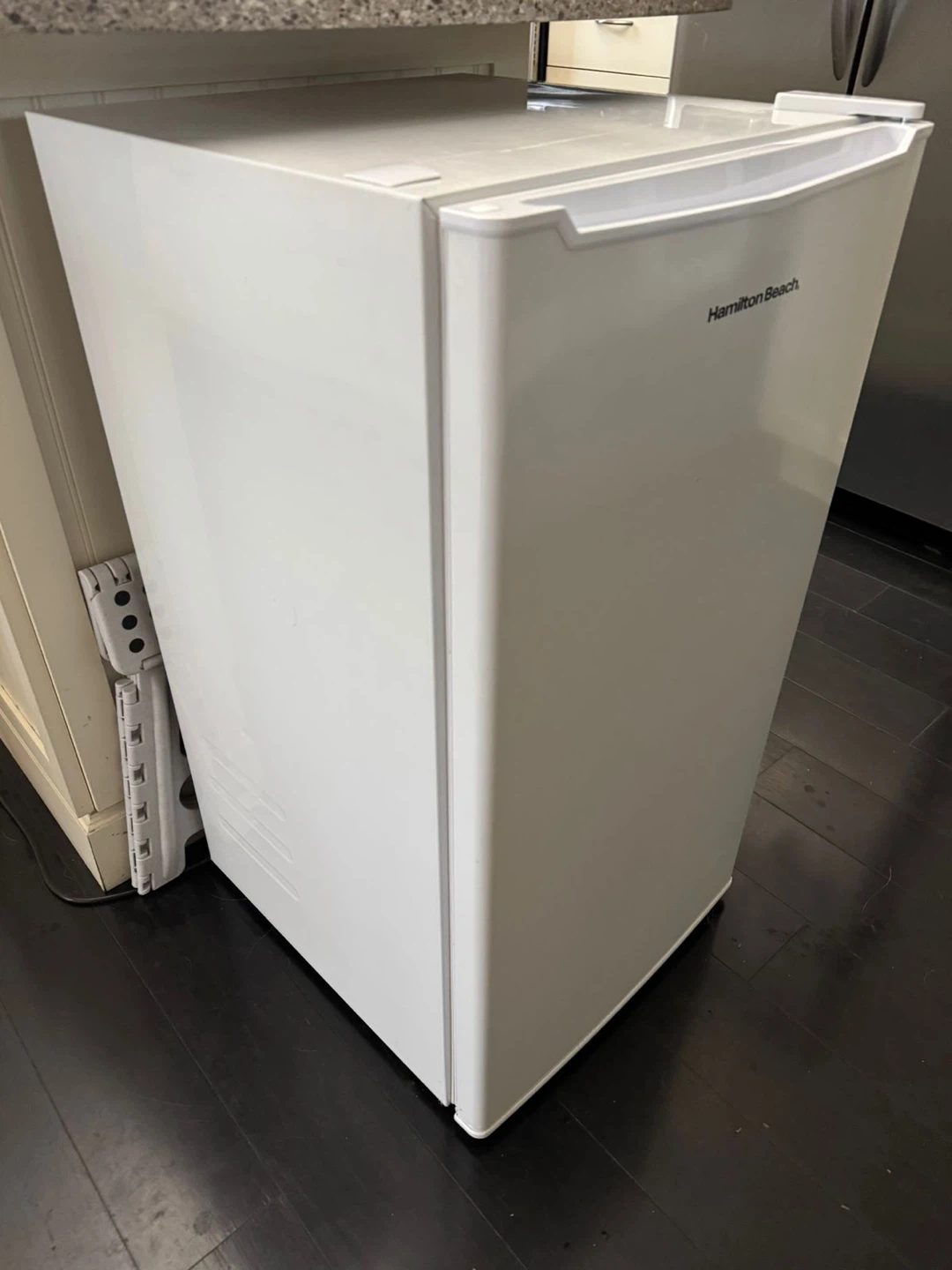Hamilton Beach Compact Mini Fridge - White - photo 3
