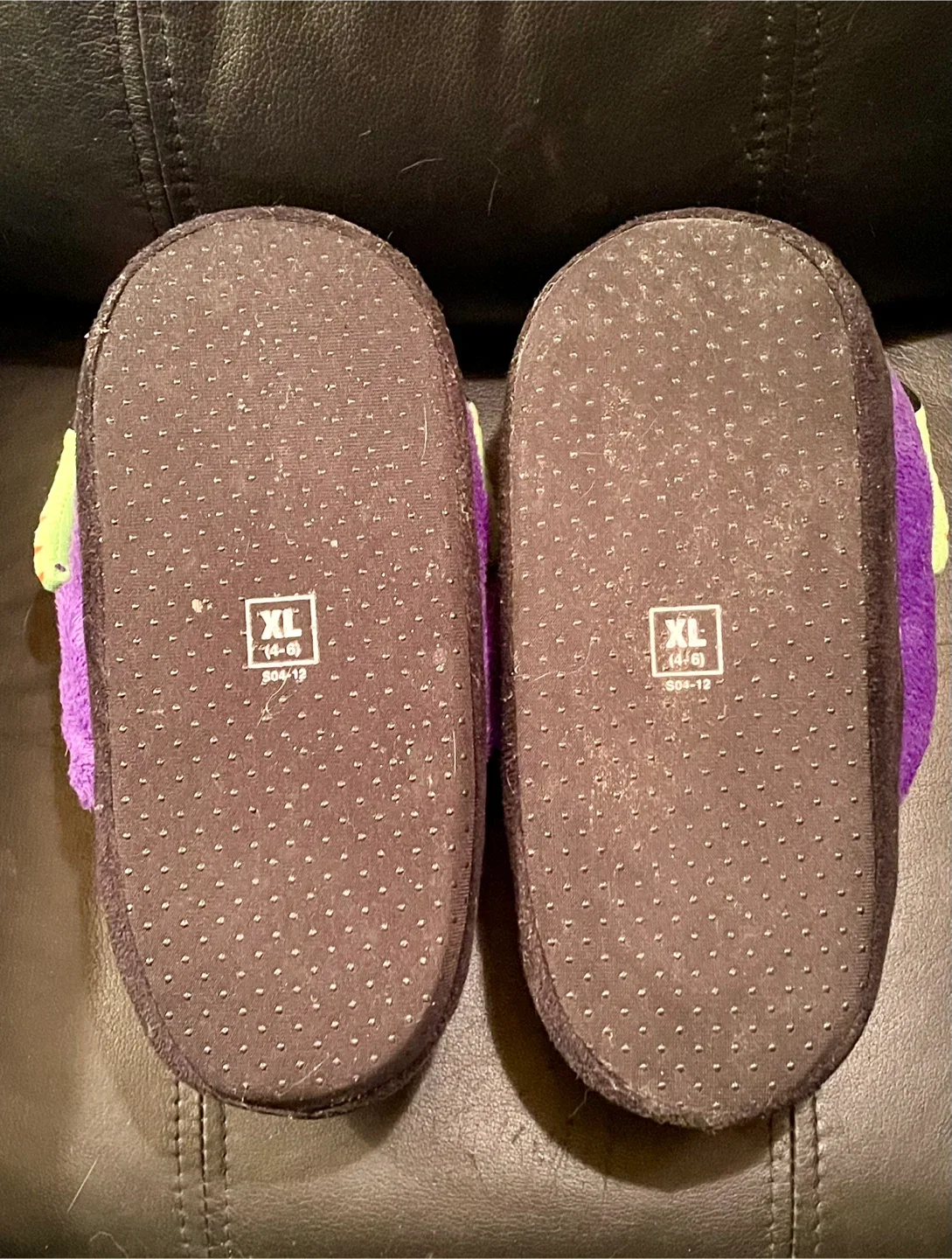 🥕Crocodile Plush Slippers - Size XL (14-6) image indicator(3)