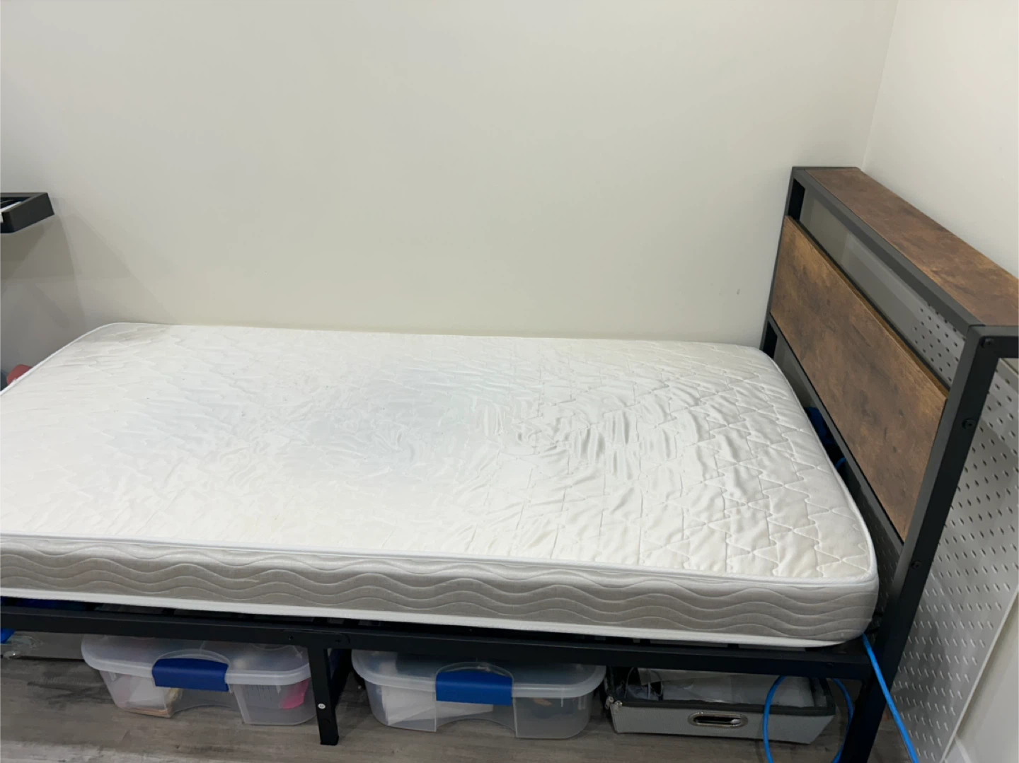 Twin mattress and frame - photo 5