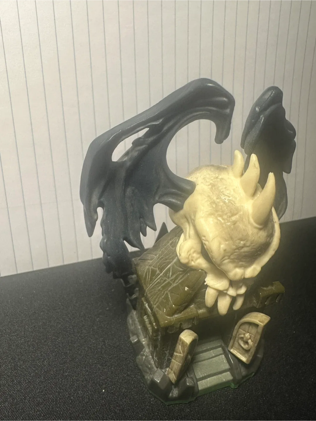 Skylanders Darklight crypt Figure thumbnail