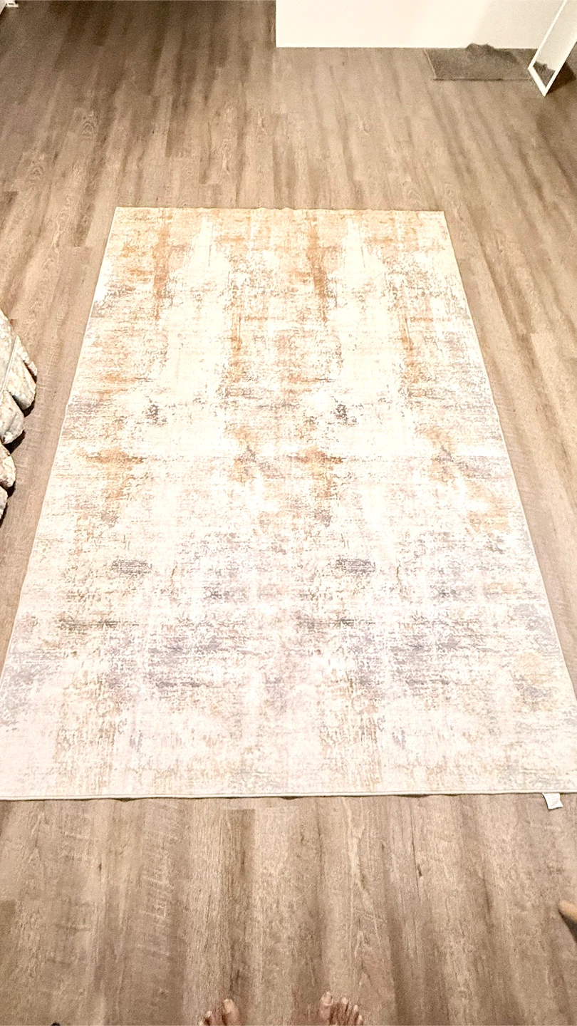 Brand New 5x7 ft Rug – Machine Washable & Anti-Slip Base