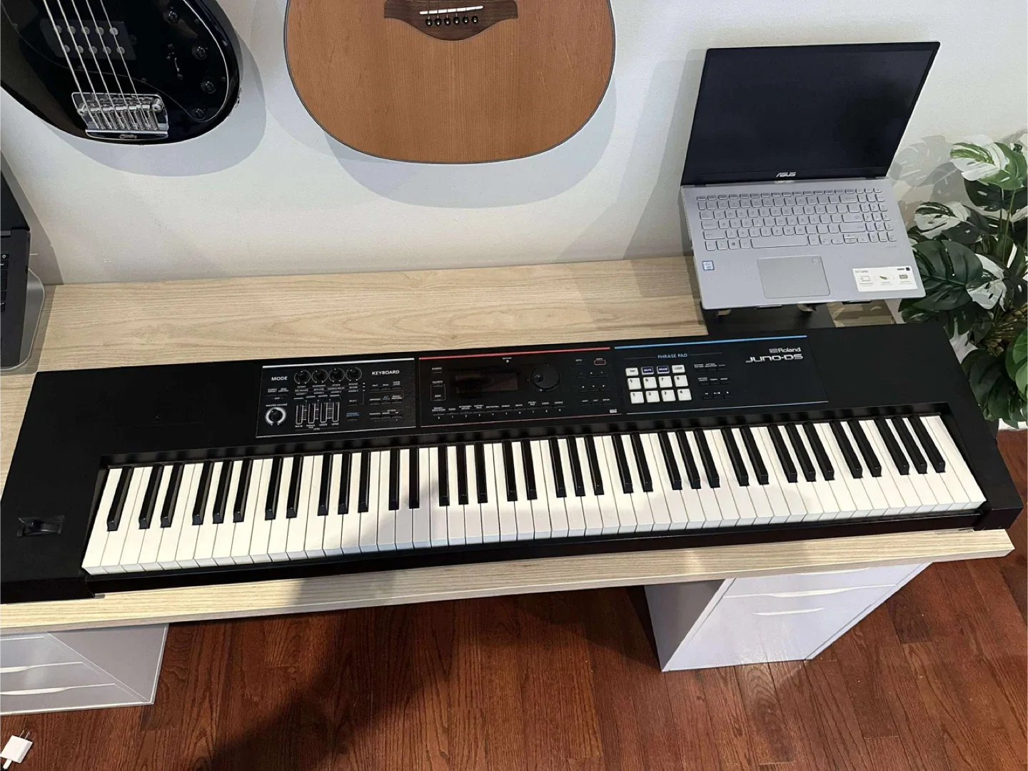 Roland Juno-DS Keyboard Synthesizer image indicator(2)