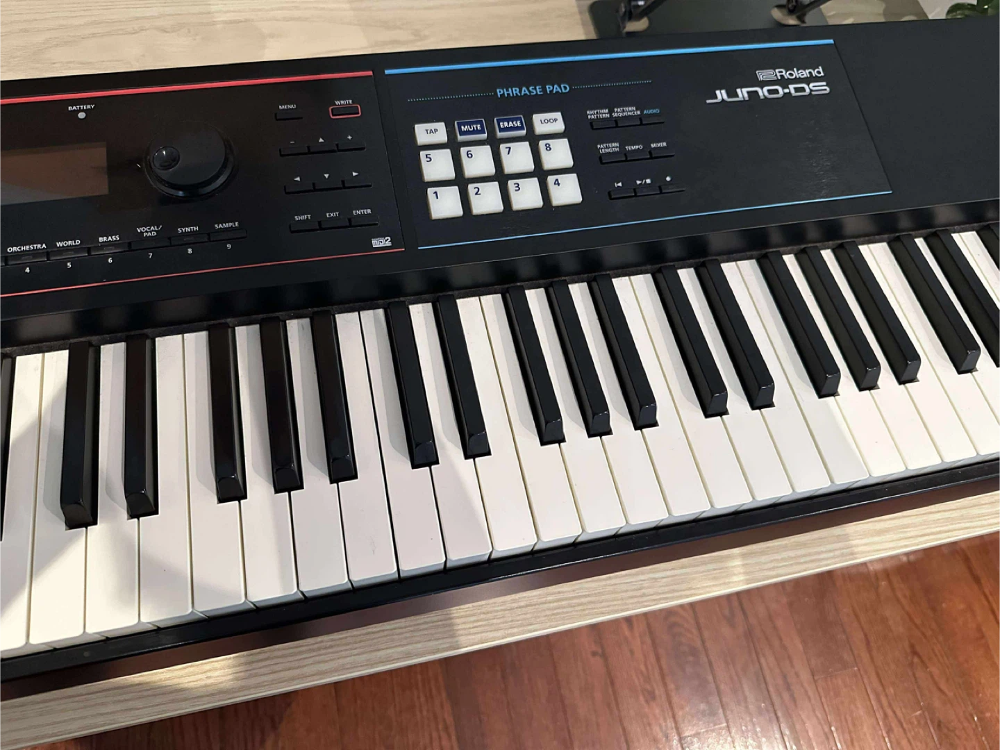 Roland Juno-DS Keyboard Synthesizer